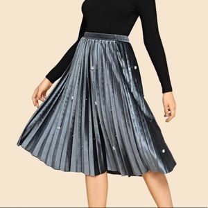 🎀3/$15! Faux Pearl Beaded Velvet Pleated Skirt
